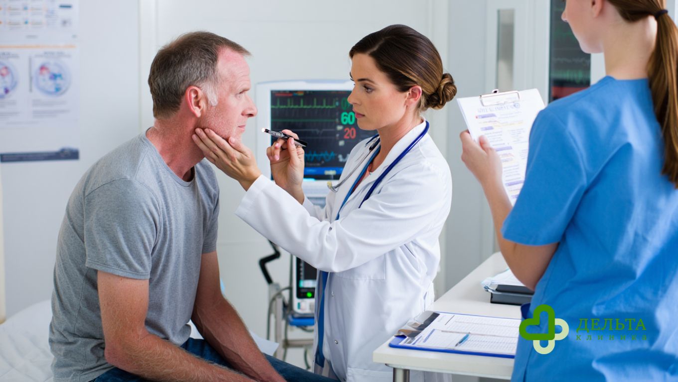 Врач оценивает симптомы тяжёлой интоксикации